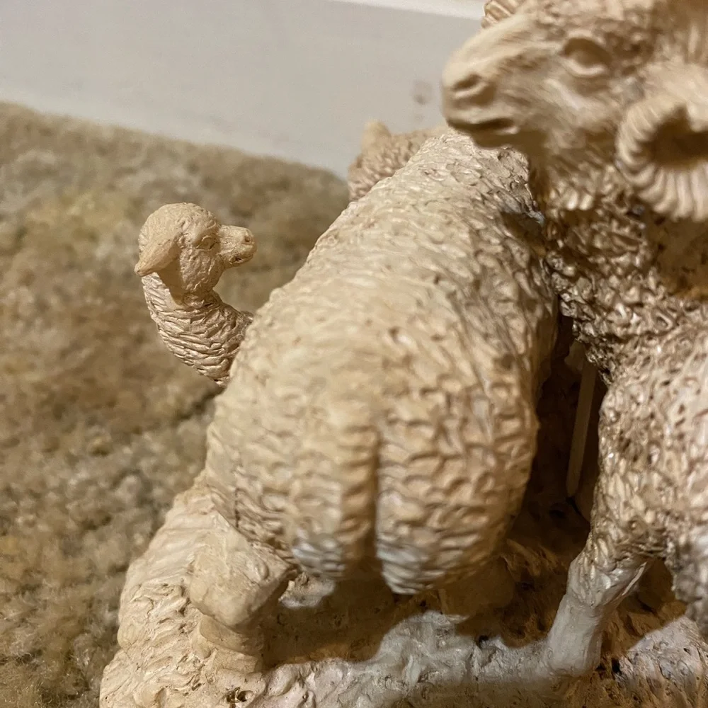 💫 10” Tall Shepherd with Lambs Statue - Picture 8 of 12